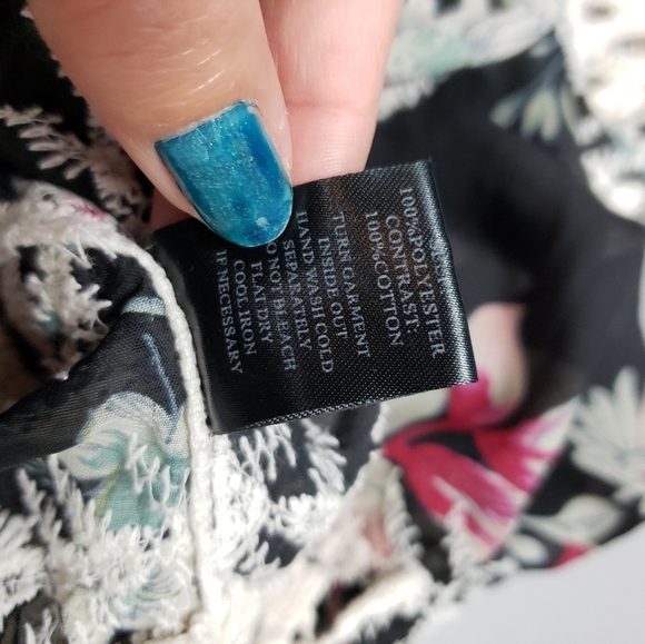 Lapis beautiful sheer,crochet top size small - Picture 10 of 10